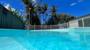 Caves Getaway - Pool and beach